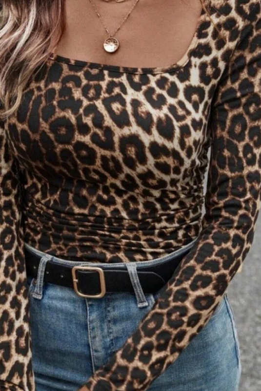 Kare Yaka Leopar Desen Sandy Kumaş Bluz