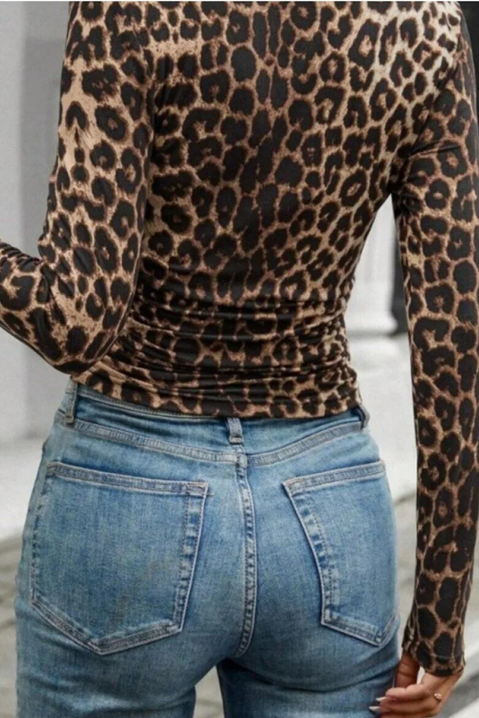Kare Yaka Leopar Desen Sandy Kumaş Bluz